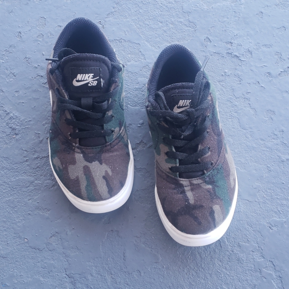 Nike Camouflage Low Top Sneakers